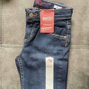 Brand new w/tags Arizona girls blue jeans, classic bootcut. Size 7 Reg.